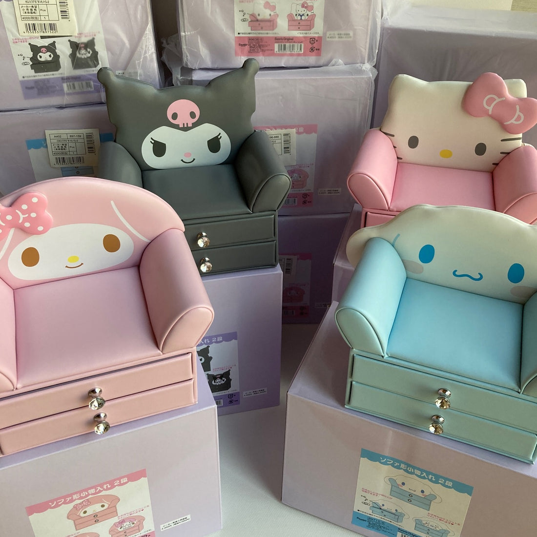 Cute sofa shaped accessory case from Sanrio is in stock